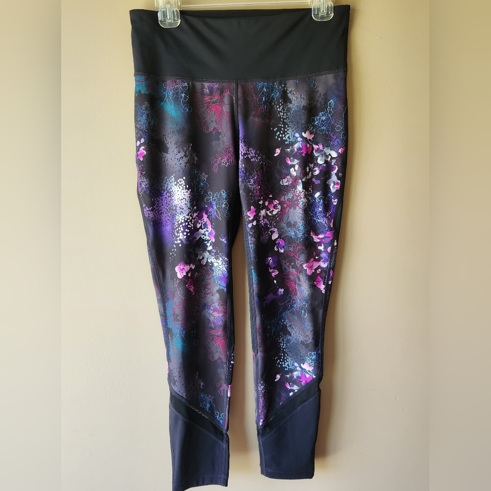 Ideology Brand Size Medium Cropped Black Leggings Floral Print NWOT Retail $55